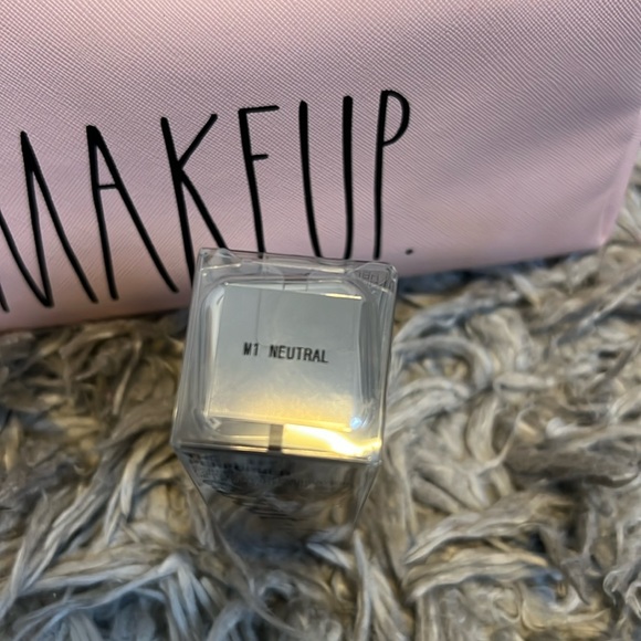 ABOUT FACE FOUNDATION - Picture 2 of 5